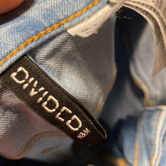 DIVINED GIRL DISTRESSED SIZE 4 JEAN LIKE NEW - Picture 5 of 11